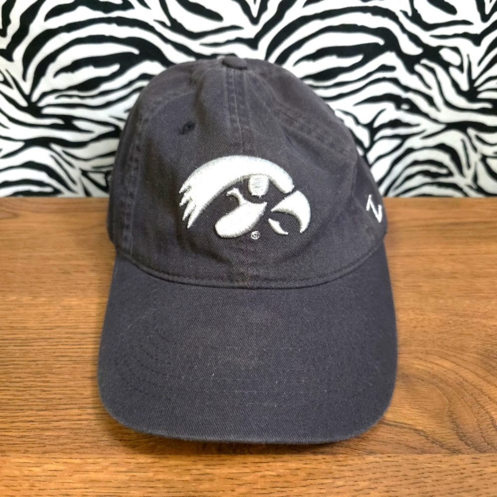 AUCN 0204 Thrifted Adult Adjustable Black Zephyr Iowa Hawkeyes Hat - GWOSLOO.19